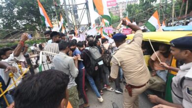 Photo of बिहार दारोगा भर्ती परीक्षा रद्द करने की मांग को लेकर पटना में छात्रों का प्रदर्शन