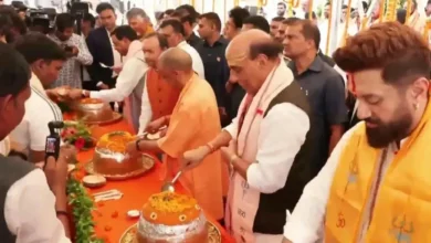 Photo of राजनाथ सिंह, सीएम योगी वाराणसी में प्रधानमंत्री मोदी के जन्मदिन पर प्रार्थना की और प्रसाद वितरित किया