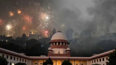 Photo of दिल्ली में प्रदूषण के बीच सुप्रीम कोर्ट ने पटाखों पर बीच का रास्ता निकालने की कोशिश की