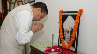 Photo of उत्तराखंड के मुख्यमंत्री पुष्कर धामी ने शिक्षक दिवस पर डॉ. सर्वपल्ली राधाकृष्णन को पुष्पांजलि अर्पित की