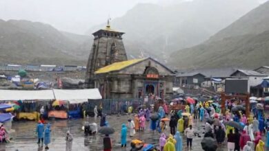 Photo of उत्तराखंड: भारी बारिश के कारण बद्रीनाथ-ऋषिकेश राजमार्ग अवरुद्ध