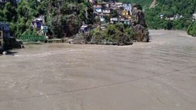 Photo of उत्तराखंड: रुद्रप्रयाग में भारी बारिश के बीच अलकनंदा, मंदाकिनी नदियां चेतावनी स्तर के करीब