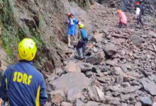 Photo of उत्तराखंड: रुद्रप्रयाग में भूस्खलन के कारण केदारनाथ मार्ग अवरुद्ध होने के कारण 6,500 से अधिक तीर्थयात्रियों को निकाला गया