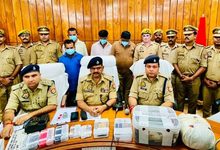 Photo of बहराइच में खाकी का रौब और फर्जी एनकाउंटर की धमकी देकर उगाही करने वाले दो पूर्व पुलिसकर्मी गिरफ्तार, भारी मात्रा में गांजा बरामद
