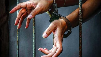 Photo of आगरा में भरोसे का कत्ल: फ्लैट में काम कर रहे कारपेंटर ने सूना घर देख पार किए लाखों के जेवरात और नकदी, पुलिस के हत्थे चढ़ा
