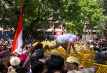 Photo of गिरफ्तारियों के बीच राहुल और प्रियंका के मार्च के दौरान हाई-वोल्टेज ड्रामा