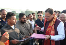 Photo of उत्तराखंड के मुख्यमंत्री धामी ने खटीमा में जनता से मुलाकात की, लोगों की शिकायतें सुनीं