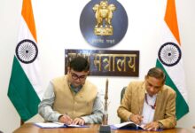 Photo of रक्षा मंत्रालय ने नौसेना के लिए ब्रह्मोस फायर कंट्रोल और लॉन्चर खरीदने के लिए 661 करोड़ रुपये के अनुबंध पर हस्ताक्षर किए