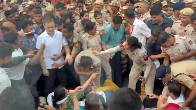 Photo of जंतर-मंतर पर विरोध प्रदर्शन के लिए जा रहे राहुल गांधी, प्रियंका गांधी और अन्य लोगों को हिरासत में लिया गया