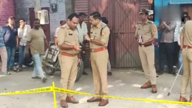 Photo of लखनऊ में पार्किंग विवाद को लेकर एक ही परिवार के तीन लोगों की गोली मारकर हत्या