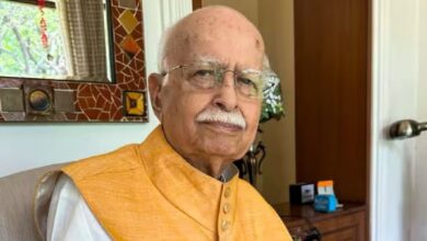 Photo of भाजपा के वरिष्ठ नेता एलके आडवाणी सीने में संक्रमण के कारण दिल्ली के अपोलो अस्पताल में भर्ती