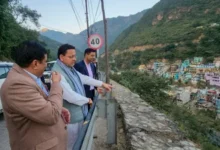 Photo of उत्तराखंड के सीएम धामी ने श्रीनगर के टी स्टॉल पर रुककर ली चाय की चुस्की, ‘वोकल फॉर लोकल’ का दिया बड़ा संदेश