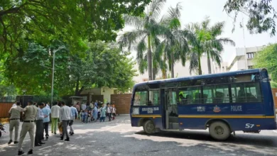 Photo of रोहिणी और मयूर विहार स्थित दिल्ली के दो स्कूलों को बम से उड़ाने की धमकी मिली