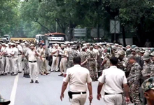 Photo of दिल्ली में विरोध प्रदर्शन के चलते सुरक्षा चक्र सख्त, इंटरनेट सेवाएं ठप, 45 मेट्रो स्टेशन बंद और दर्जनों प्रमुख ट्रेनें निरस्त