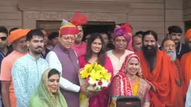 Photo of नारनौल में सजा बाबा रामदेव के परिवार का समारोह: भांजी मुदिता की सगाई में पहुंचे सीएम धामी
