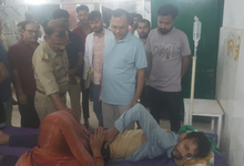 Photo of बलरामपुर: दुर्गा पंडाल के बाहर बैठे ग्रामीणों को अनियंत्रित कार ने रौंदा, 3 की दर्दनाक मौत और 4 घायल