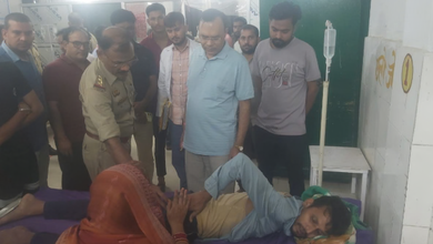 Photo of बलरामपुर: दुर्गा पंडाल के बाहर बैठे ग्रामीणों को अनियंत्रित कार ने रौंदा, 3 की दर्दनाक मौत और 4 घायल
