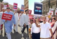 Photo of ज्ञानेश कुमार के इस्तीफे की मांग को लेकर राहुल, प्रियंका ने चुनाव आयोग कार्यालय तक इंडिया ब्लॉक मार्च का नेतृत्व किया