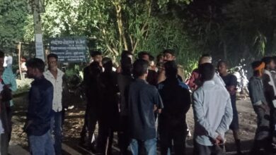 Photo of कुशीनगर में सनसनीखेज मामला: नहर के पास मिला युवक का शव, हत्या का आरोप लगाकर परिजनों ने किया अंतिम संस्कार से इनकार