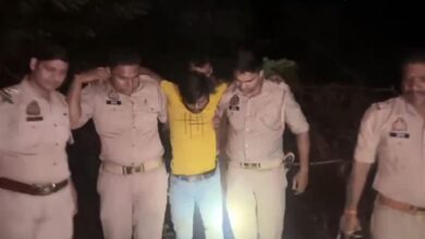 Photo of शाहजहांपुर में चेन स्नैचिंग का 24 घंटे में खुलासा: एनकाउंटर में बदमाश के पैर में लगी गोली, साथी किशोर भी हिरासत में